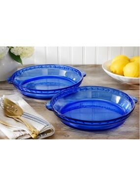 Pyrex Beautiful matching set of 2 vintage cobalt blue pie plates/baking dishes.